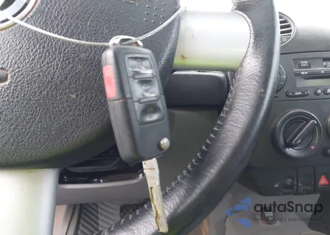 2002 Volkswagen New Beetle Gls z USA, uszkodzony, nr VIN 3VWCK21C62M431984